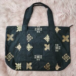 Workshop28 Travel Tote Hawaiian Floral Quilt Ulu Taro Ohia Water Resistant